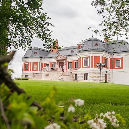 Voeroes Kastely Kunbaracs Esterno foto